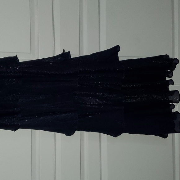 Tiered Shimmery Gown - Picture 4 of 9